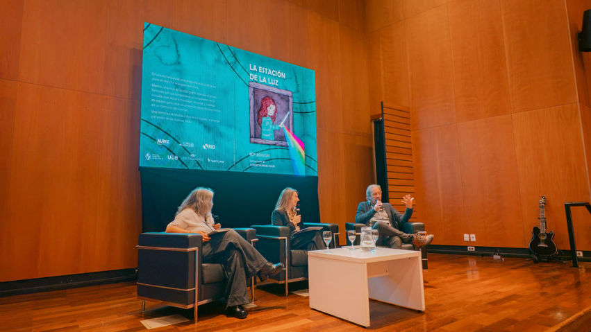 Fotografía profesional de panel y conferencia empresarial en Montevideo